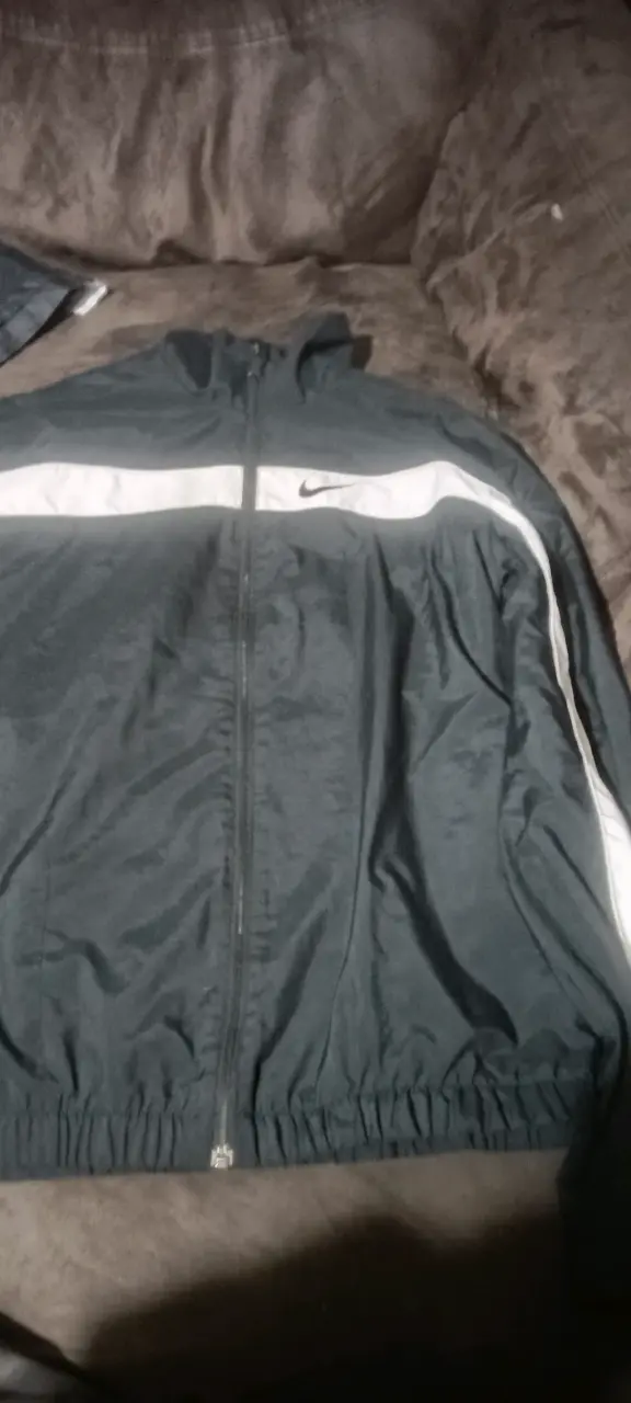 Chaqueta deportiva Nike con capucha - 1