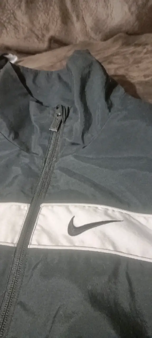 Chaqueta deportiva Nike con capucha - 2