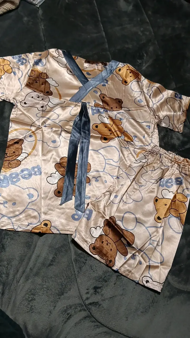 Pijama de satén con diseño pata de gallo rojo - 5
