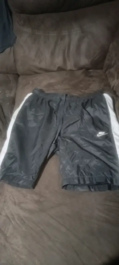 Shorts deportivos Nike negros para hombre - miniatura 1