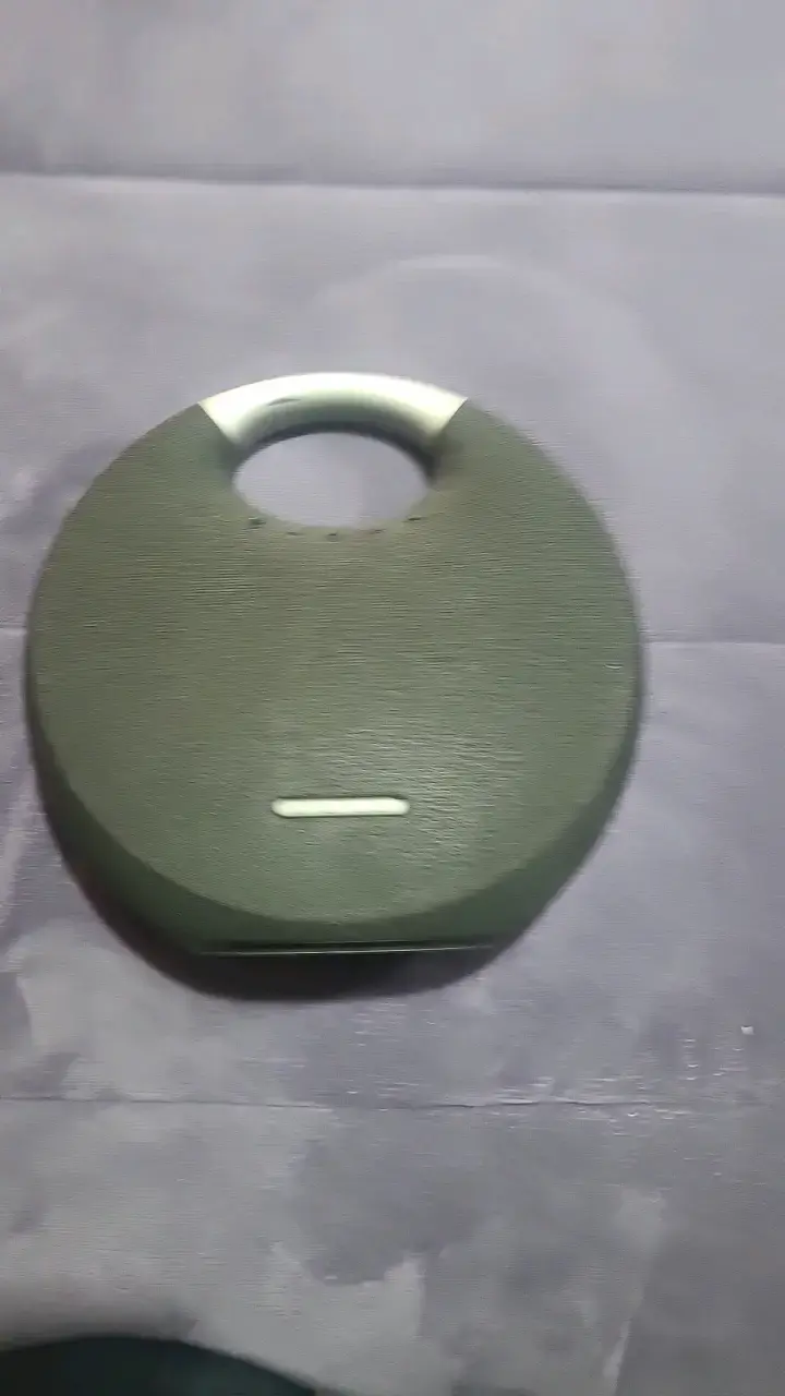 Parlante portátil con diseño circular y estuche - 1