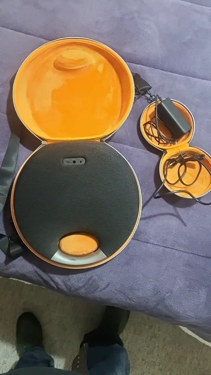 Parlante portátil con diseño circular y estuche - 3