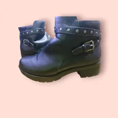 Botines negros  39 de cuero con tachas - miniatura 1