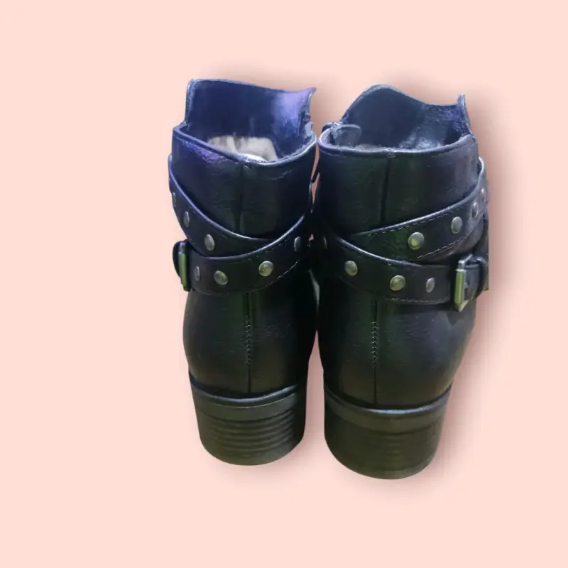 Botines negros 39 de cuero con tachas - 2