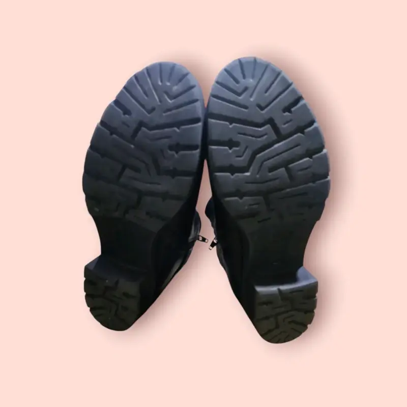 Botines negros 39 de cuero con tachas - 4