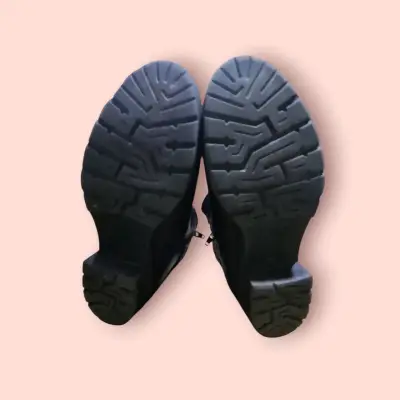 Botines negros  39 de cuero con tachas - miniatura 4