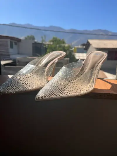 Tacones transparentes con cristales Zara talla 38 - miniatura 3