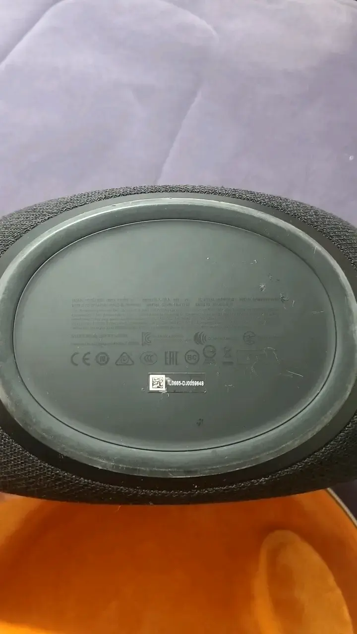 Parlante portátil con diseño circular y estuche - 6