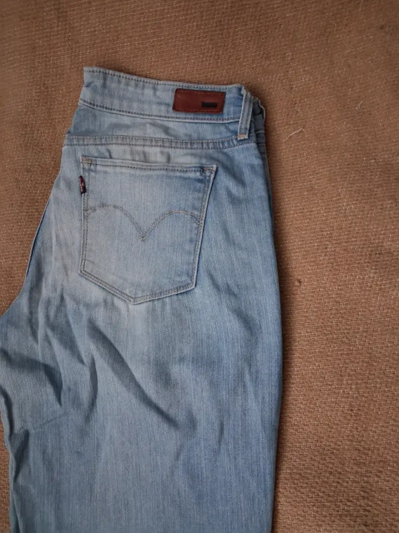 Jeans de mezclilla azul claro para mujer