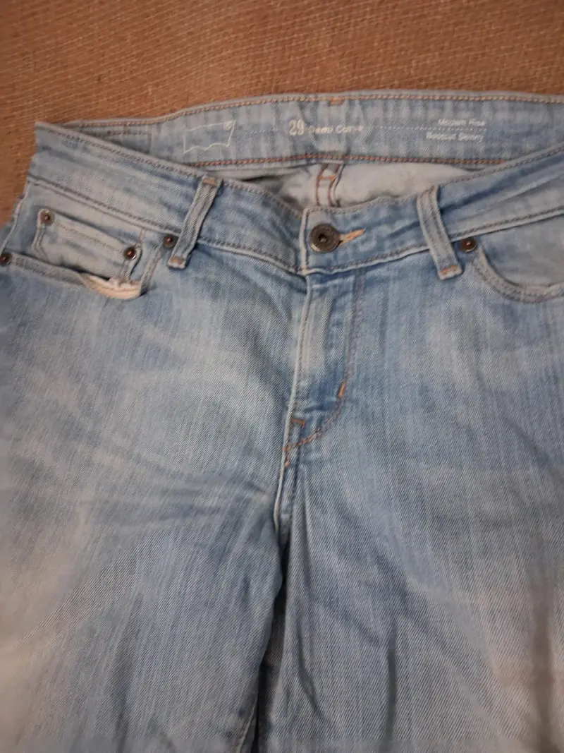 Jeans de mezclilla azul claro para mujer - 4