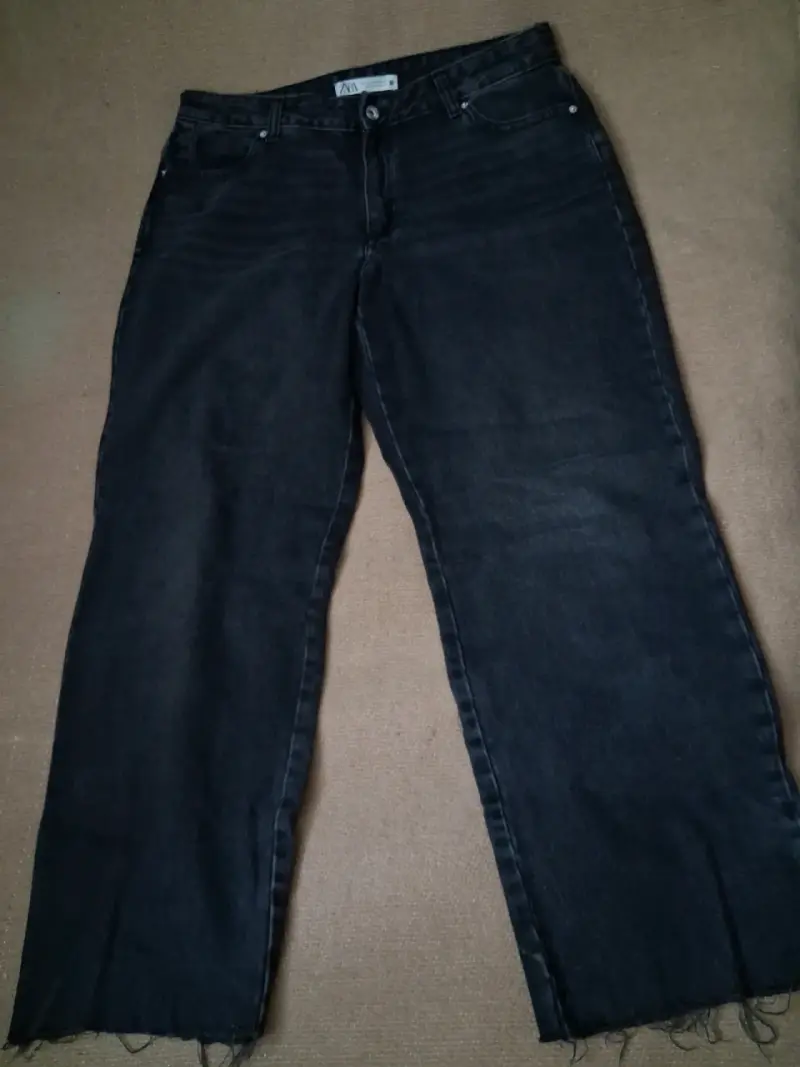 Jeans negros de mezclilla Zara para mujer