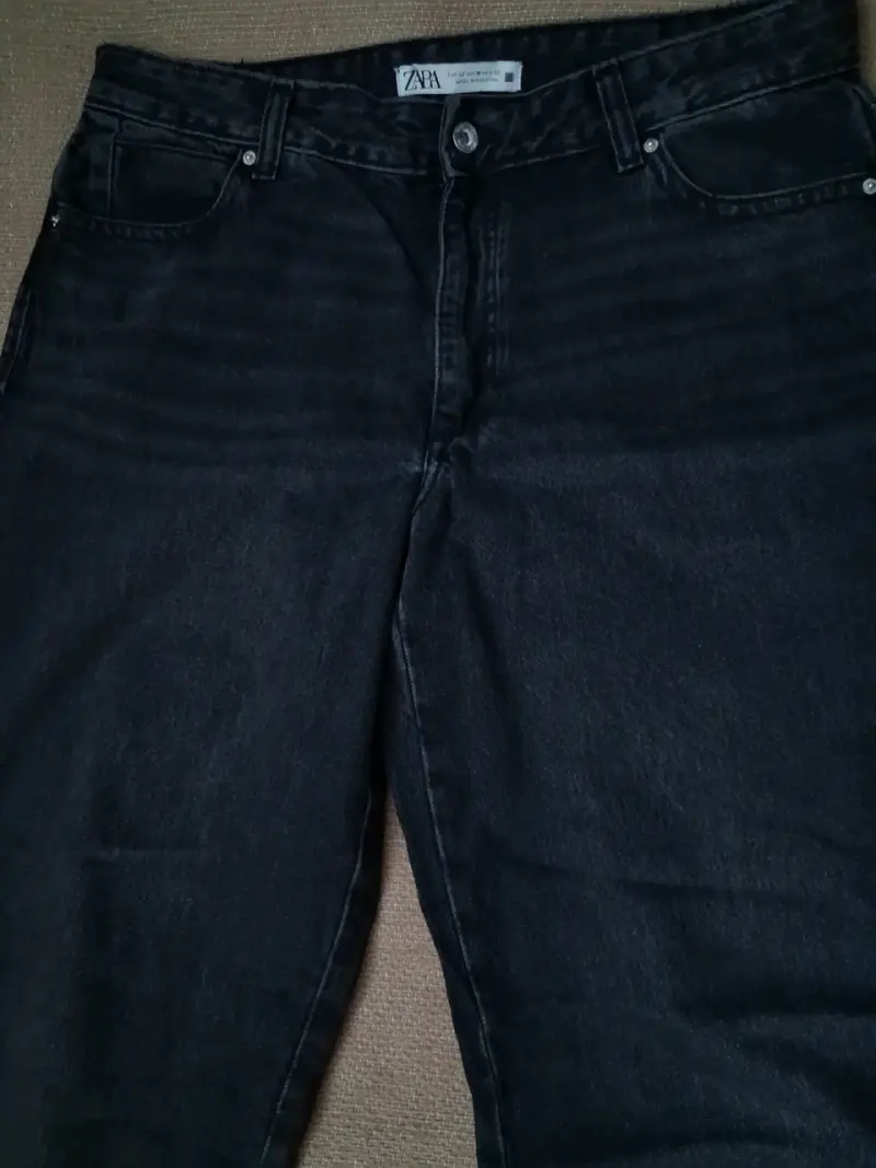 Jeans negros de mezclilla Zara para mujer - 5