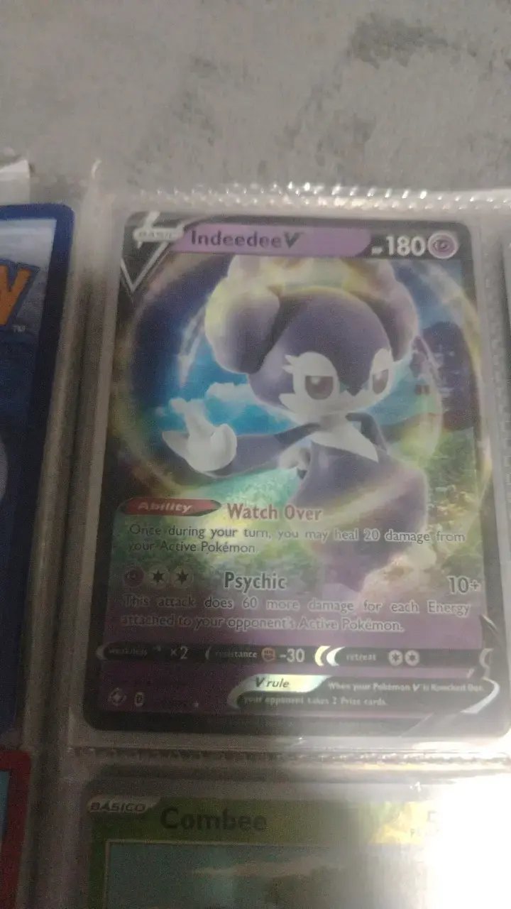 Cartas Pokémon Entrenador y Pokémon V - 2