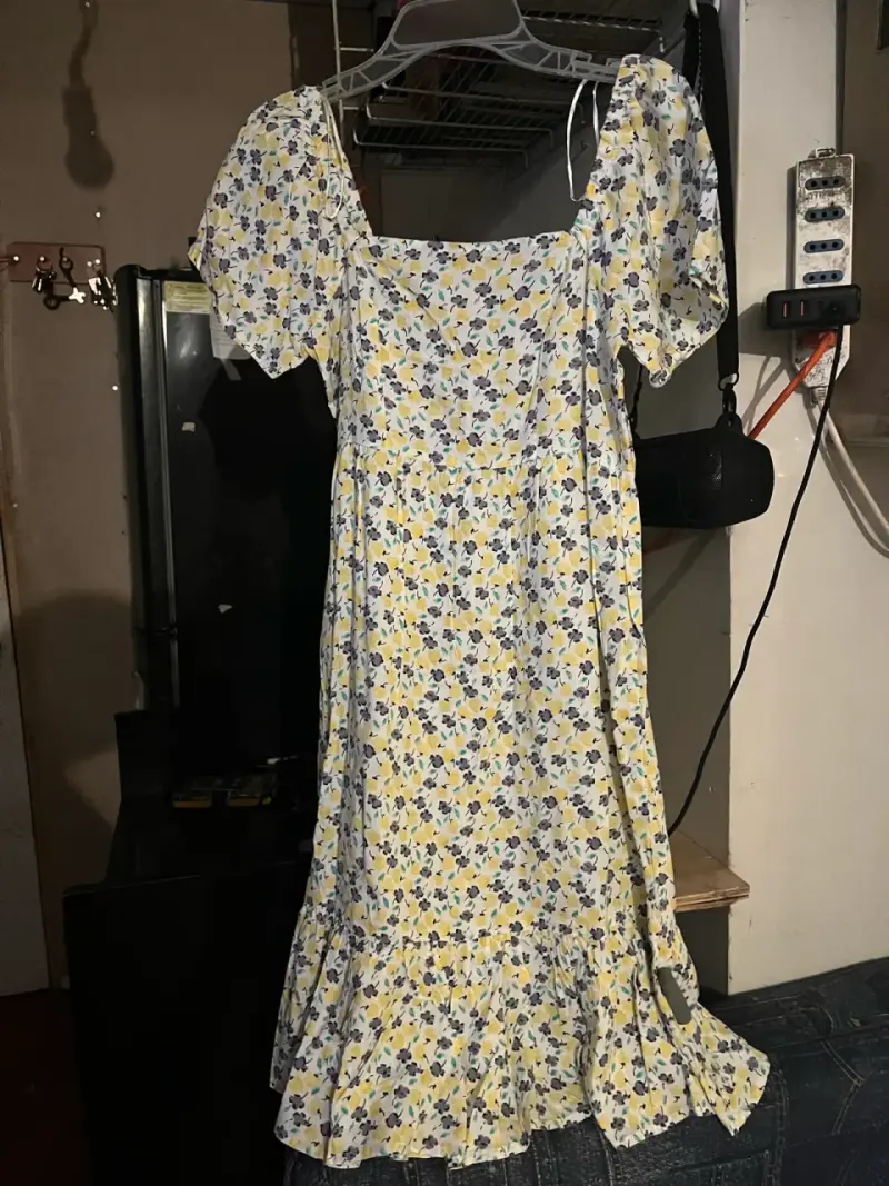 Vestido floral amarillo con mangas cortas - 3