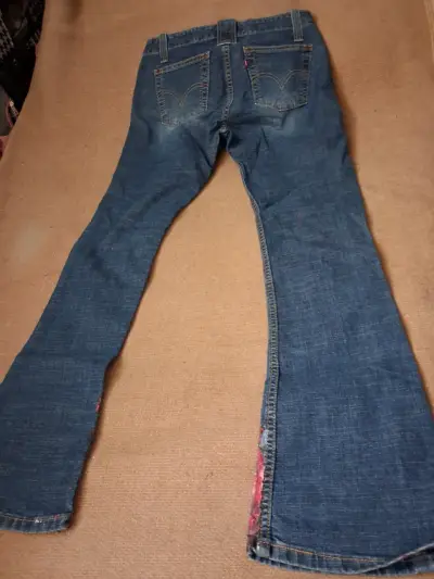 Jeans Levi's con diseño de llamas y cruz - miniatura 5