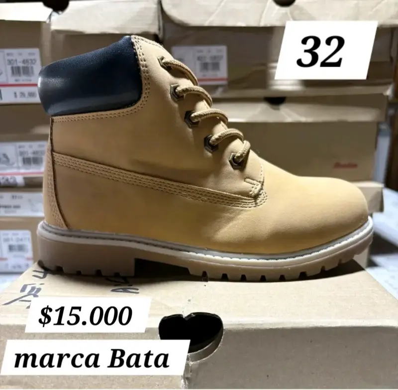 Botas infantiles color beige marca Bata