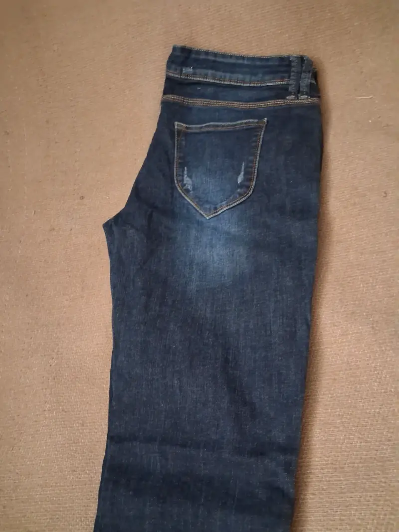 Jeans de mezclilla azul oscuro Clockhouse para mujer - 3
