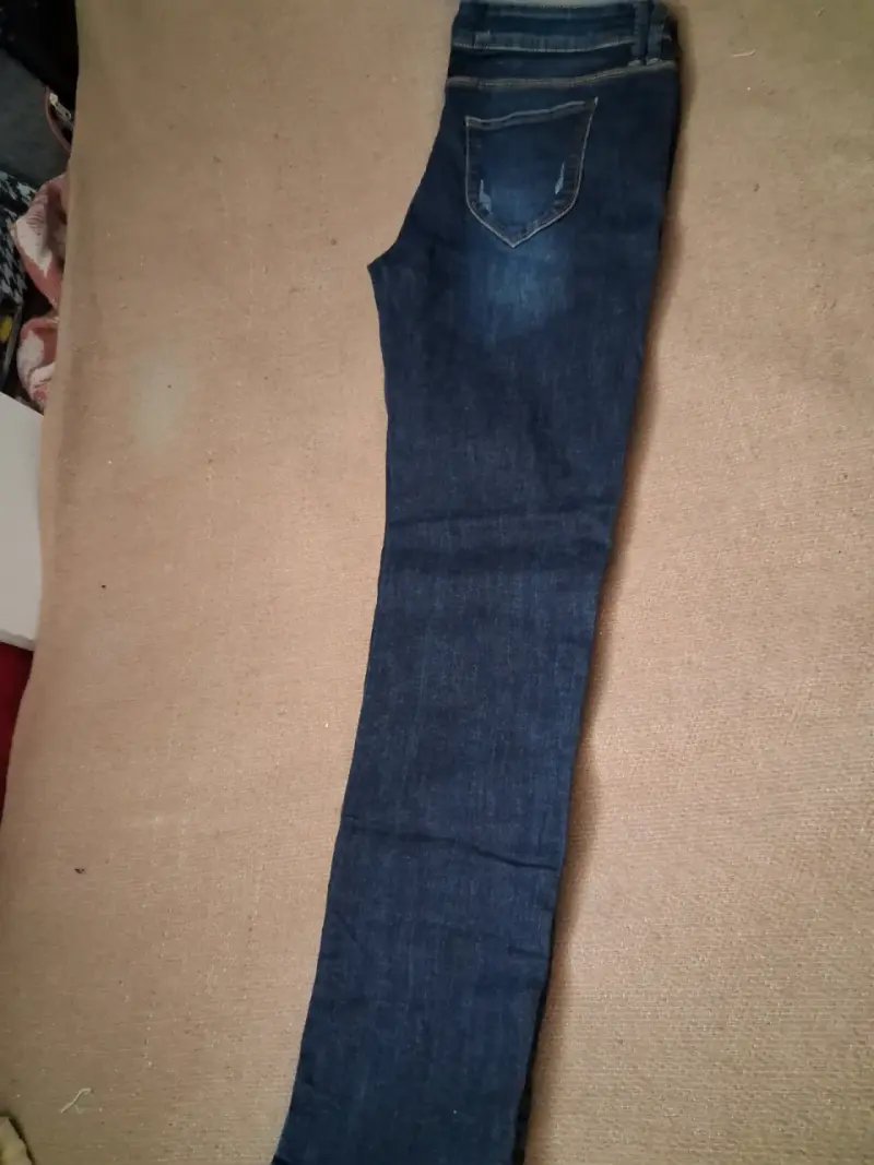Jeans de mezclilla azul oscuro Clockhouse para mujer - 4