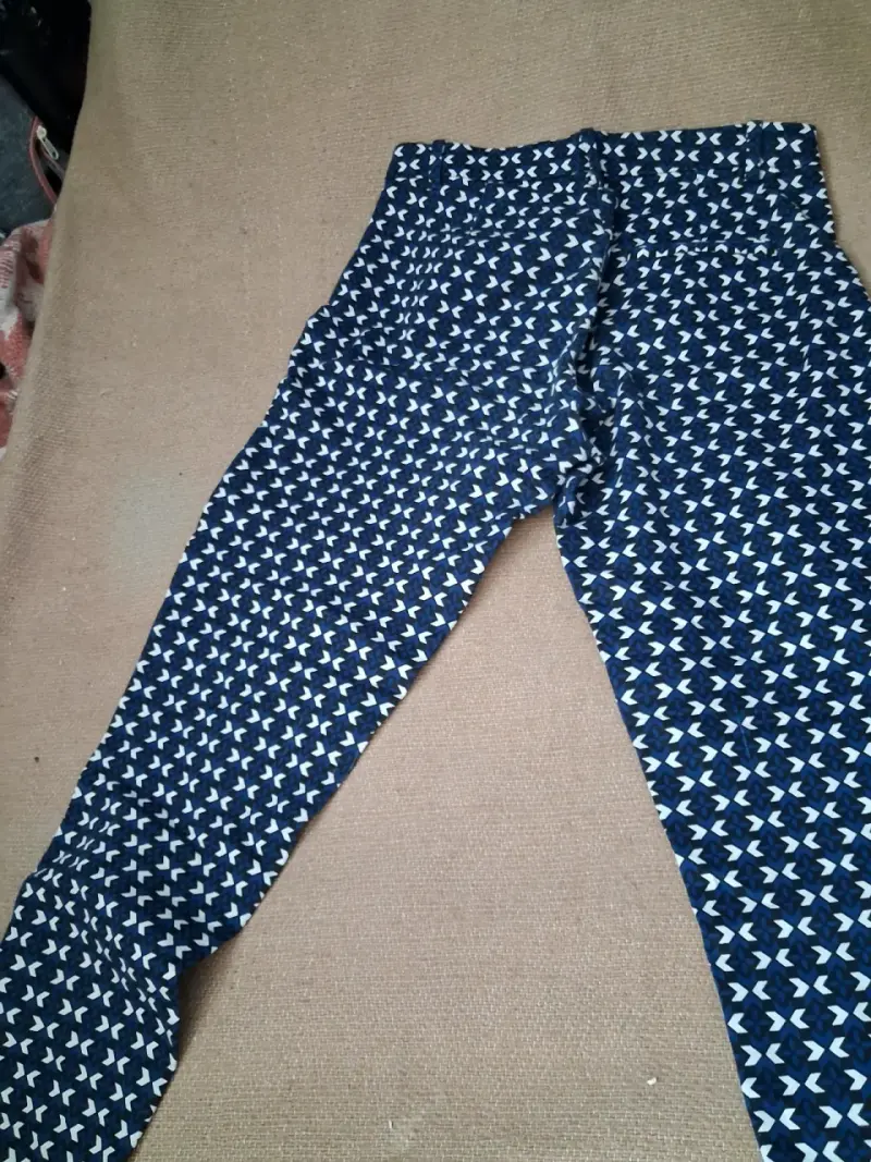 Pantalones estampados azul y blanco para mujer - 3