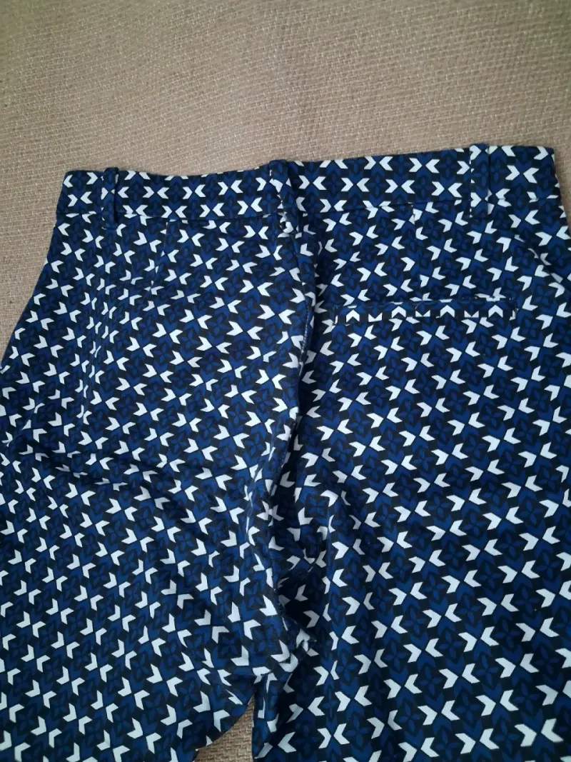 Pantalones estampados azul y blanco para mujer - 4