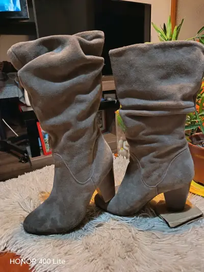 Botas de gamuza marrón con tacón alto - miniatura 1