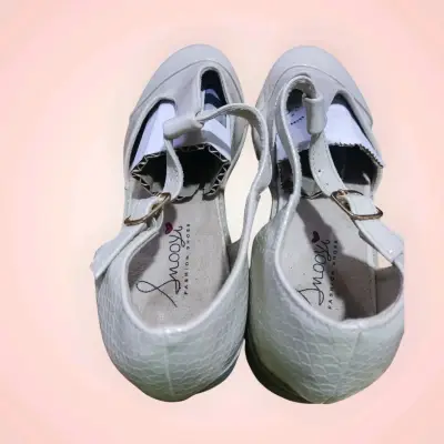 Zapatos 38  de mujer blancos con diseño elegante - miniatura 1