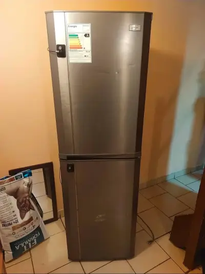 Refrigerador Con Congelador Inferior - miniatura 1