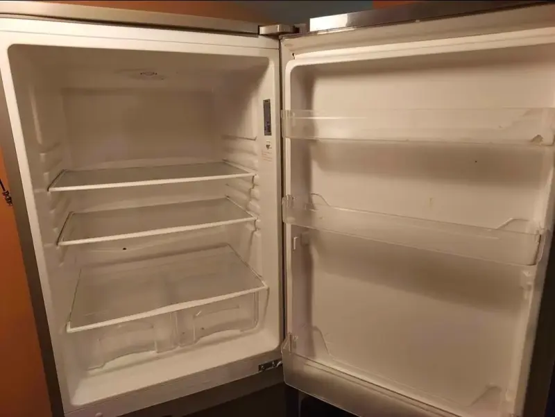 Refrigerador Con Congelador Inferior - 2