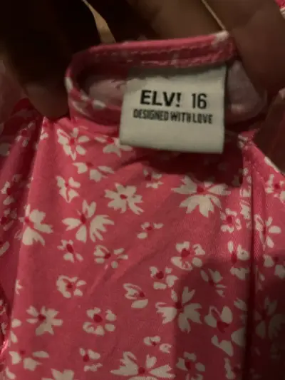 Vestido rosa con estampado floral para mujer - miniatura 3