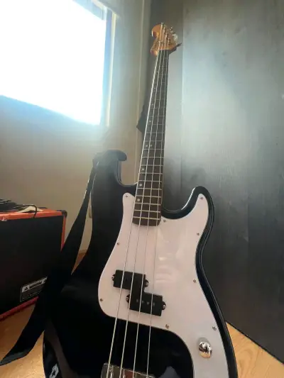 Bajo Eléctrico Washburn Sonamaster con Amplificador Donner - miniatura 2