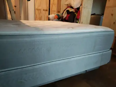 Colchón y base cama de dos plazas con ruedas - miniatura 1