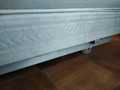 Colchón y base cama de dos plazas con ruedas - miniatura 3