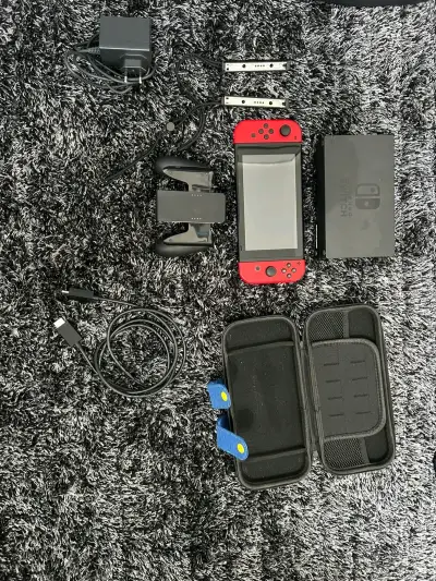 Consola Nintendo Switch con accesorios y estuche - miniatura 1