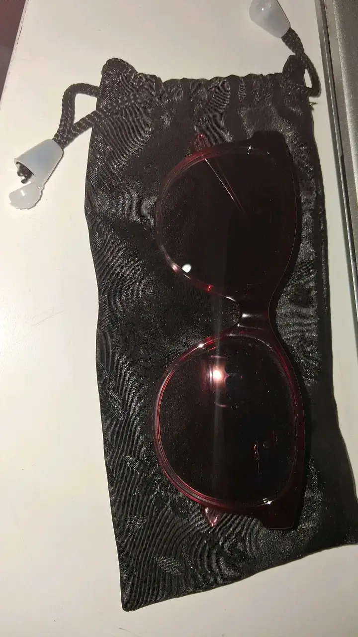 Gafas de sol estilo vintage con funda