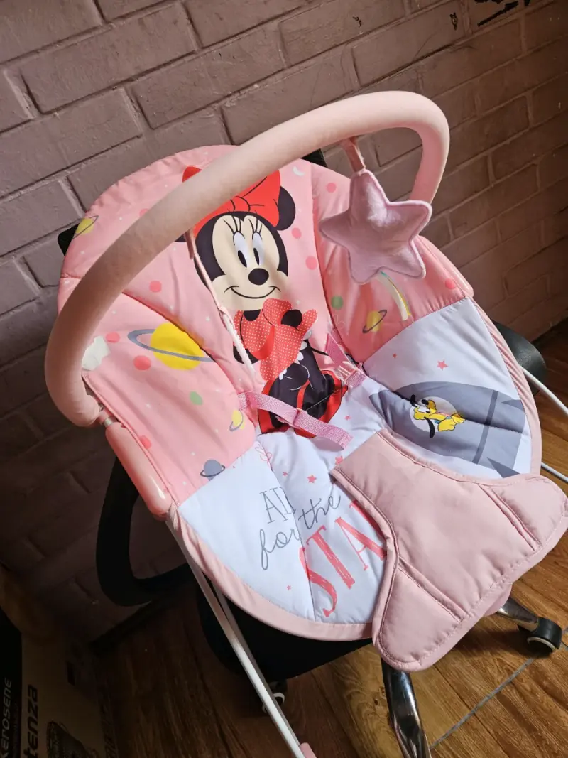 Silla mecedora para bebé Minnie Mouse rosa - 1