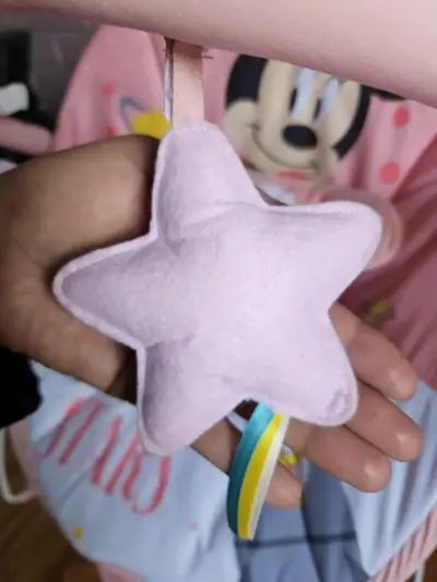 Silla mecedora para bebé Minnie Mouse rosa - miniatura 6