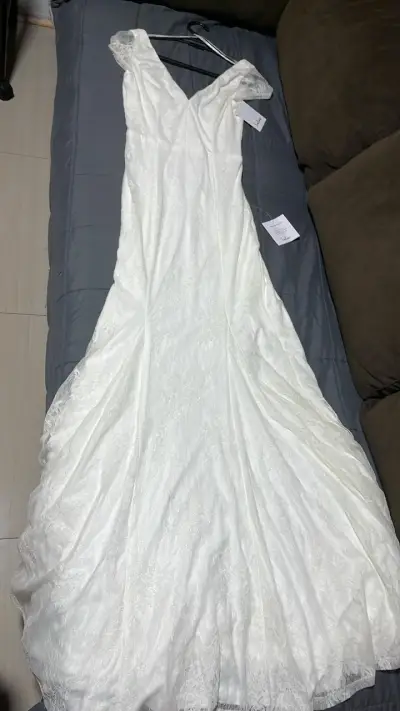 Vestido de novia blanco con encaje elegante - miniatura 1