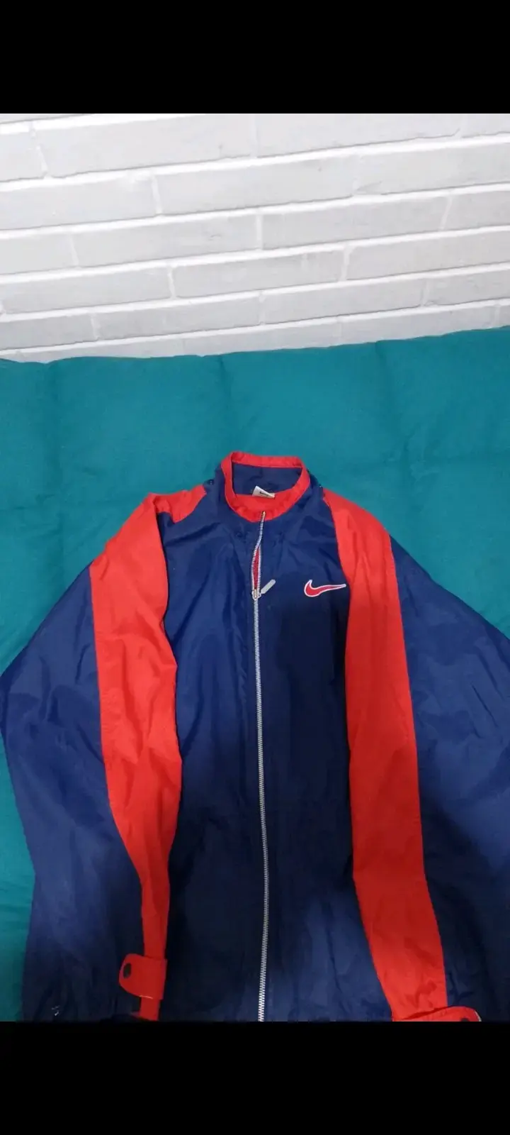 Chaqueta deportiva Nike azul y roja - 1