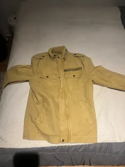 Chaqueta beige para hombre con bolsillos - miniatura 1