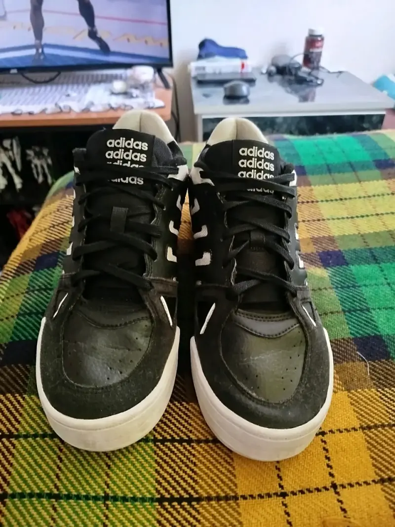 Zapatillas deportivas Adidas negras y blancas - 2