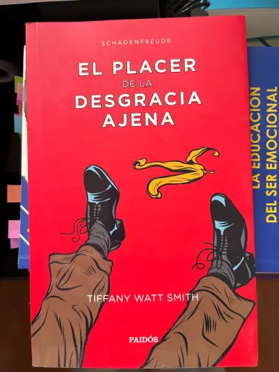 Libro 'El Placer de la Desgracia Ajena' de Tiffany Watt Smith - miniatura 2