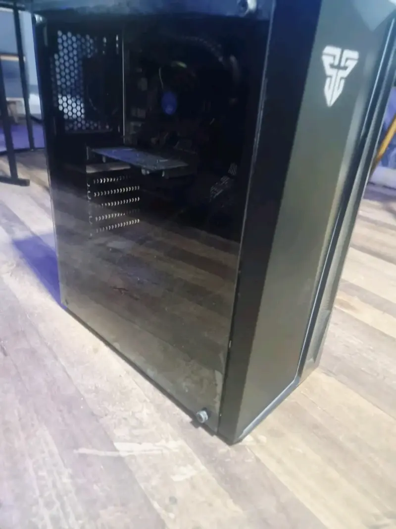 Gabinete de PC Gamer con diseño moderno - 2