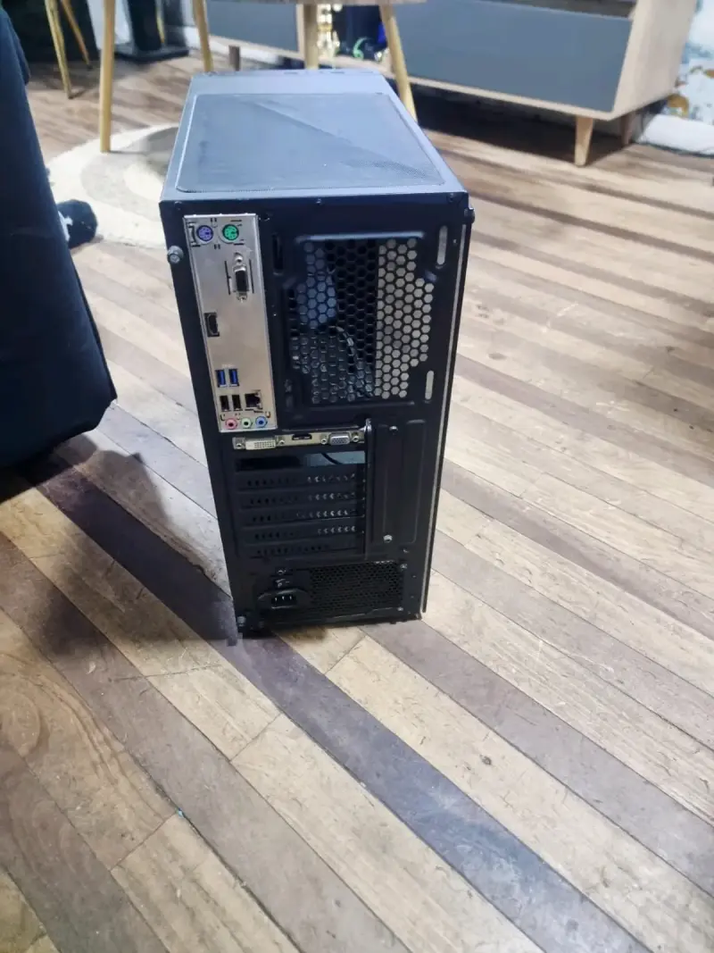 Gabinete de PC Gamer con diseño moderno - 3
