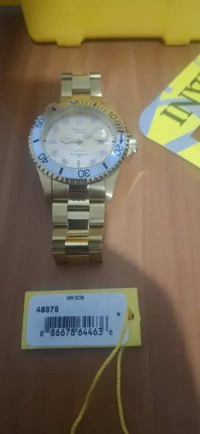 Reloj Invicta dorado resistente al agua - miniatura 1