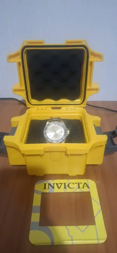 Reloj Invicta dorado resistente al agua - miniatura 6