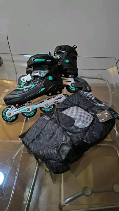 Patines en línea negros y turquesa con equipo de protección - miniatura 1