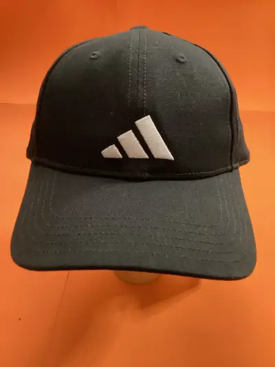Gorra negra deportiva Adidas con logo - miniatura 1