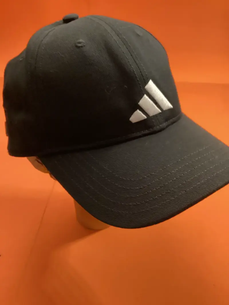 Gorra negra deportiva Adidas con logo - 2