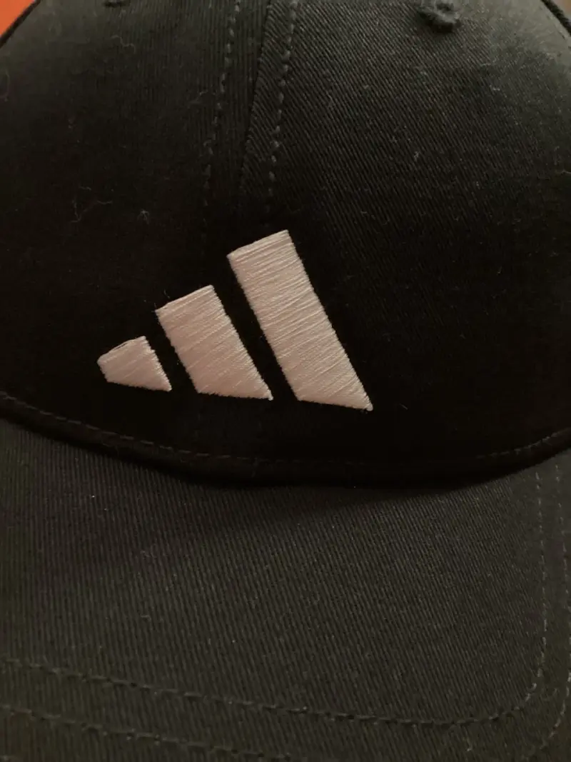 Gorra negra deportiva Adidas con logo - 5