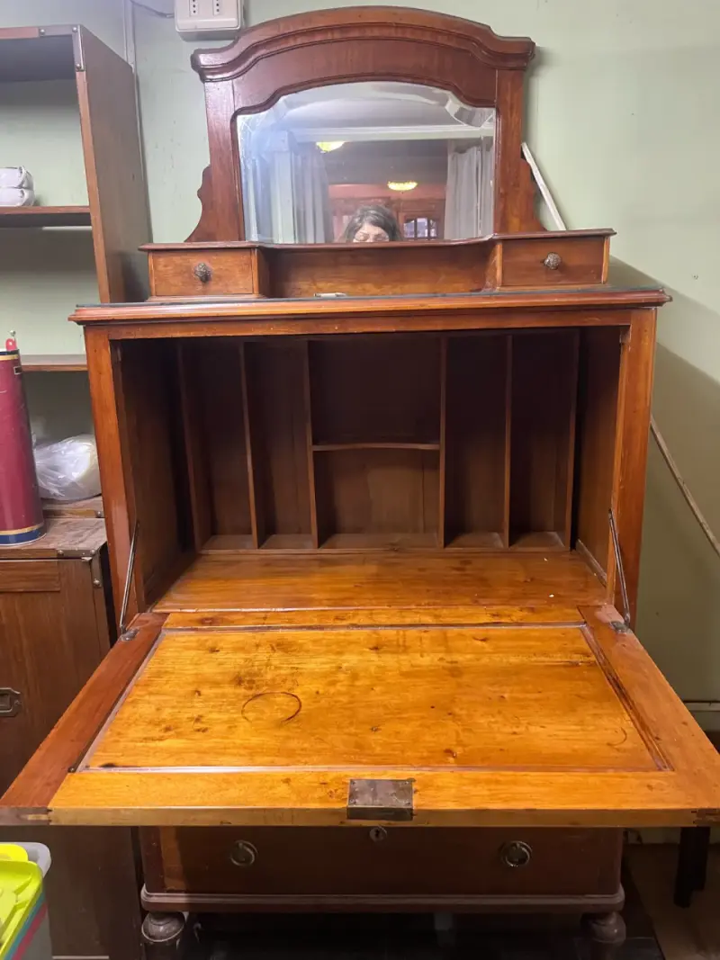 Escritorio antiguo de madera con espejo - 2